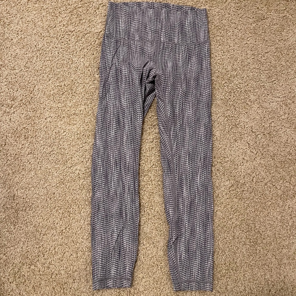 Lululemon Cropped Feather Pattern Leggings Size 8